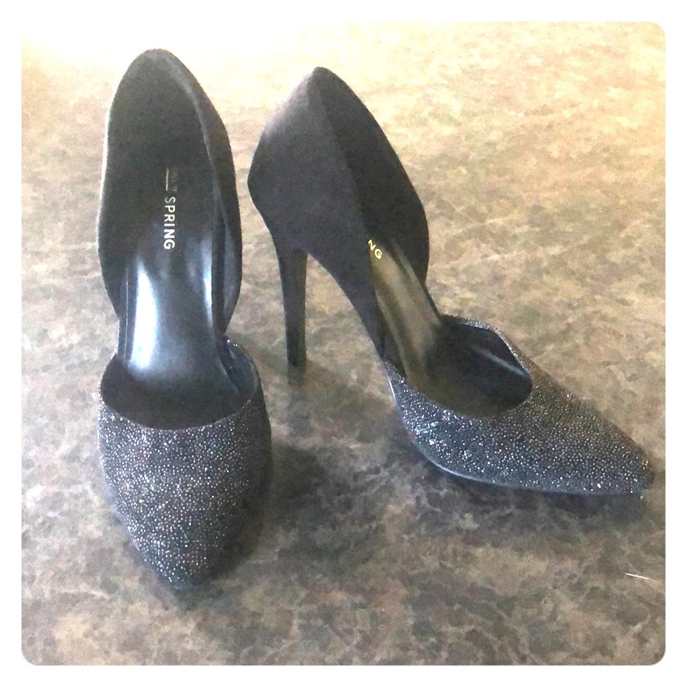 Sequin pumps